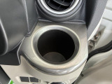 運転席側掘り込み式インパネカップホルダー