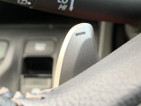 ■パドルシフト■ステアリングから手を離さずに、簡単にシフトチェンジ。マニュアル車感覚のシフトチェンジが愉しめます。自分の手で操縦している感が増して運転を愉しく出来る装備です!
