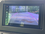 【バックカメラ】駐車時に後方がリアルタイム映像で確認できます。大型商業施設や立体駐車場での駐車時や、夜間のバック時に大活躍!運転スキルに関わらず、今や必須となった装備のひとつです!