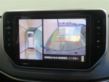 パノラミックビューモニター搭載。カメラで車両周囲の状況を映し出すため、狭い場所での駐車などに役立ちます。