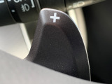 ■パドルシフト■ステアリングから手を離さずに、簡単にシフトチェンジ。マニュアル車感覚のシフトチェンジが愉しめます。自分の手で操縦している感が増して運転を愉しく出来る装備です!