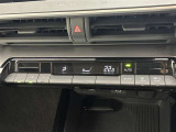 オートエアコンは温度を設定するだけで、自動で風量などを設定してくれます。運転しながら操作も必要ないので、安全性も向上します。