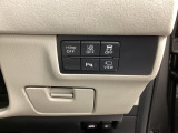 各種機能の切替スイッチは運転席パネル下に集約されています。任意で切り替え可能なため状況に合わせてお使いください。