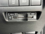 高速道路の利用を快適にするETC2.0車載器を運転席足元にスッキリ配置。