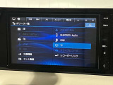 NM1・9インチ日産オリジナルナビゲーションならではの上質感とインパネとのフィット感が魅力。スマートフォン連携をワイヤレスで!人気のネット動画がナビの大画面で楽しめます。