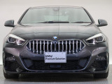【キドニーグリル】BMWの代名詞。一目見ただけでBMWであると認識できる確固たるアイコンとして存在感を放ちます。
