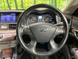 【純正革巻きステアリング】上質な革を使用することで、手にしっかり馴染みとても運転しやすいハンドルです♪