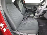 運転席です!コンパクトで人気の高いお車となっております!