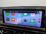 【アップルカープレイ】iPhoneがBMW車両とワイヤレスで接続されます。Apple CarPlayでは、オーディオストリーミングやメッセージングアプリがディスプレイに表示されます。