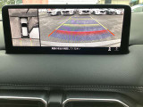 【360&deg;ビューモニター】  とても分かりやすい、クルマの上から見下ろしたような映像で、駐車サポートをしてくれます。