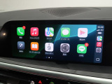 【アップルカープレイ】iPhoneがBMW車両とワイヤレスで接続されます。Apple CarPlayでは、オーディオストリーミングやメッセージングアプリがディスプレイに表示されます。