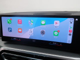 【アップルカープレイ】iPhoneがBMW車両とワイヤレスで接続されます。Apple CarPlayでは、オーディオストリーミングやメッセージングアプリがディスプレイに表示されます。