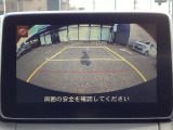 バックモニター装備♪シフトをRギアに入れると、ナビ画面に自動で切り替わりリアバンパー付近を映し出します。目視と併せて活用することで、慣れない場所での駐車も安心です☆