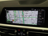 【純正ナビゲーション】BMWのナビゲーションは操作性も良く、詳細な地図情報と交通状況を見やすく表示し、快適なドライビングをサポートしながら目的地までナビゲートします。