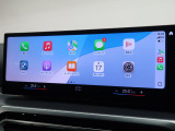 【アップルカープレイ】iPhoneがBMW車両とワイヤレスで接続されます。Apple CarPlayでは、オーディオストリーミングやメッセージングアプリがディスプレイに表示されます。