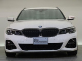 【キドニーグリル】BMWの代名詞。一目見ただけでBMWであると認識できる確固たるアイコンとして存在感を放ちます。