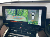 【パノラミックビューモニター】専用のカメラにより、上から見下ろしたような視点で360度クルマの周囲を確認することができます☆死角部分も確認しやすく、狭い場所での切り返しや駐車もスムーズに行えます。