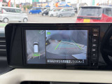 車を空から見たような映像が映る、アラウンドビューモニターで車両周辺の安全確認も一目でできます!小さなお子様や障害物も確認できるので、運転のし易さだけではなく事故防止にも役立ちます♪