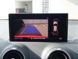 バックカメラ駐車時、後退時に後方を確認する事ができる安全快適装備になります映像だけでなくセンサーにより障害物の距離もドライバーに直感的に伝えてくれる機能になります。
