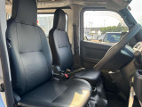 運転席周辺画像です。シート切れ・破れもなくシートの状態は良好です♪