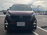 ヘッドライトは明るいLEDタイプです