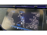 【コマンドシステム】センターのコントローラーとスイッチ類及び音声認識機能により、ナビゲーションやオーディオ&ビジュアル、車両設定等を安全に操作できます。また高精度ディスプレイを採用しています。