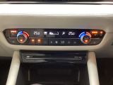 温度の設定のみで快適な風量やモードなどを自動調整してくれるフルオートエアコンを装備!