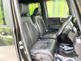 運転席まわりには十分なスペースがあり、大柄な方でもゆったり運転していただける環境です。