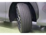 タイヤサイズ 235/50R20。