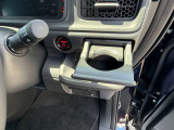 運転席側のドリンクホルダーです