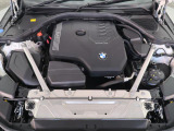 安心のBMW認定中古車は100項目の箇所を徹底的にチェック致します。機械的な箇所や電気系、コンピューターなどをご納車前に点検し、交換基準に達した部品は全て新品に修理返品した後にご納車致します。