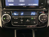 オートエアコンなので車内で快適に過ごせます。