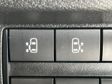 【両側スライドドア】駐車場で隣の車との間隔が狭く乗りにくい時、スライドドアなら安心!ドアオープン時も幅を取らず、開口部が広いので乗り降りがとっても簡単です。大きな荷物の出し入れも後席から可能♪