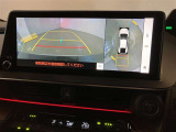 【パノラミックビューモニター】映像で、見づらい車両周辺の確認をアシスト。クルマを真上から見ているような映像を表示。 運転席から確認しにくい車両周囲の状況を把握。