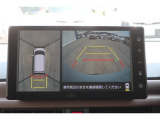 パノラミックビューモニター付きです。車両を上から見たような映像をディスプレイオーディオ画面に表示。運転席からの目視だけでは見にくい、車両周辺の状況をリアルタイムでしっかり確認できます。