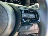Hondaセンシングの機能のひとつ、アダプティブクルーズコントロール付!アクセルから足を離しても設定したスピードと前車との車間を保ち走行してくれます!車線維持もアシスト☆高速道路で疲労軽減ですね☆
