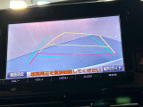 【バックカメラ】運転席から画面上で安全確認ができます。駐車が苦手な方にもオススメな便利機能です。