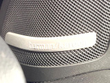 ●harman/kardonサウンドシステム:オーディオ専門メーカーが手掛けるプレミアムスピーカーを装備。多数のスピーカーから、音の粒立ちまで分かる高品質な音楽をお楽しみいただけます。