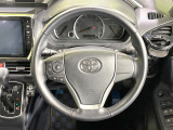 【純正革巻きステアリング】上質な革を使用することで、手にしっかり馴染みとても運転しやすいハンドルです♪