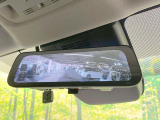 【デジタルインナーミラー】後席の大きな荷物や同乗者で後方が確認しづらい時でも安心!カメラが撮影した車両後方の映像をルームミラー内に表示。クリアな視界で状況の確認が可能です!