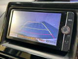 【バックカメラ】運転席から画面上で安全確認ができます。駐車が苦手な方にもオススメな便利機能です。