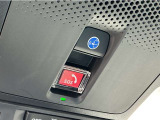 緊急時に「緊急通報ボタン」を押すと緊急サポートセンターにつながり、オペレーターが警察・救急への取次ぎを行います。(ご利用にはHonda Total Careプレミアムのお申込みが必要です)