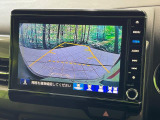 【バックカメラ】駐車時に後方がリアルタイム映像で確認できます。大型商業施設や立体駐車場での駐車時や、夜間のバック時に大活躍!運転スキルに関わらず、今や必須となった装備のひとつです!