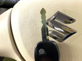 【キーレス】少し離れた場所からでもボタン一つでドアの開錠・施錠ができるのでとっても便利!ドアの鍵穴周りに傷をつけることもありません♪