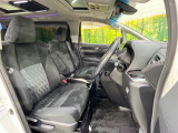 運転席シート廻りは使用感も少なく、良好な状態となっています。前オーナー様が丁寧に使っていたことがよくわかりますね。