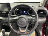 快適な操作性の運転席、ハンドルも綺麗に清掃済みです!もちろん安全を守るエアバッグも装備しているので安心してお乗りいただけます(^^)