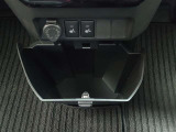運転席、助手席シ-トにはシ-トヒ-タ-が付いているので、寒い朝も快適〜♪