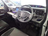 ★ステップWスパーダの運転席です♪足元広々とした空間で運転しやすい1台です♪試乗も出来ますので是非ご体感下さい♪お問合せは通話無料 0078-6002-706736 まで♪メールでのお問合わせも是非!