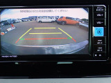 バックカメラ装備しております。駐車時に大変役に立ちますよ。駐車が苦手な方にも便利機能です。