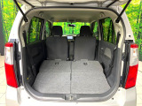 普段のお買い物や通勤、送迎等に十分な荷室スペースを確保しております。セカンドシートを倒すと、大きな荷物の積載も可能です♪